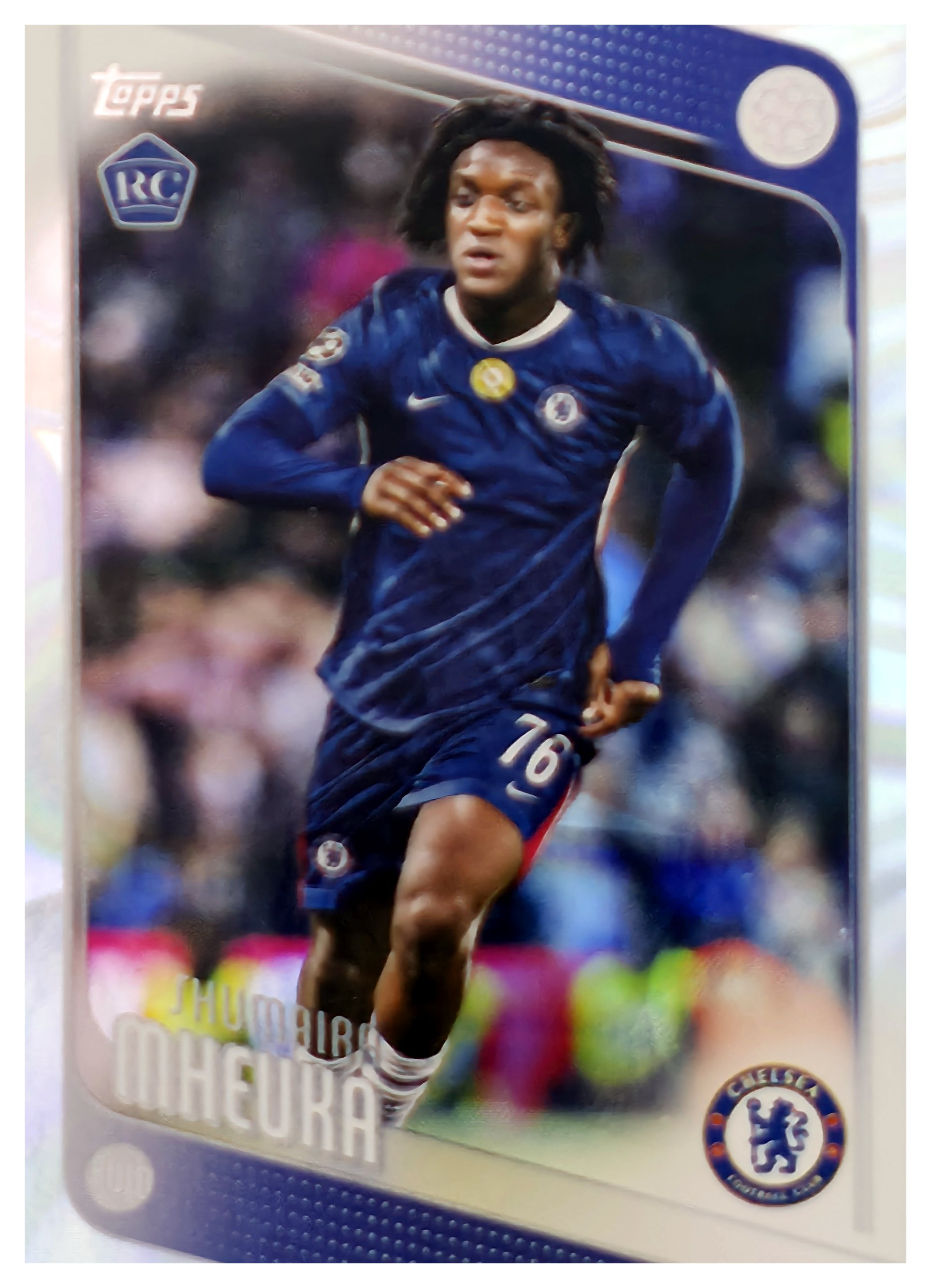 Shumaira Mheuka - Topps UEFA Club Competitions Base Set 2025-26, Nr. 32 – Rookie Card (Art.-Nr. SG109024)