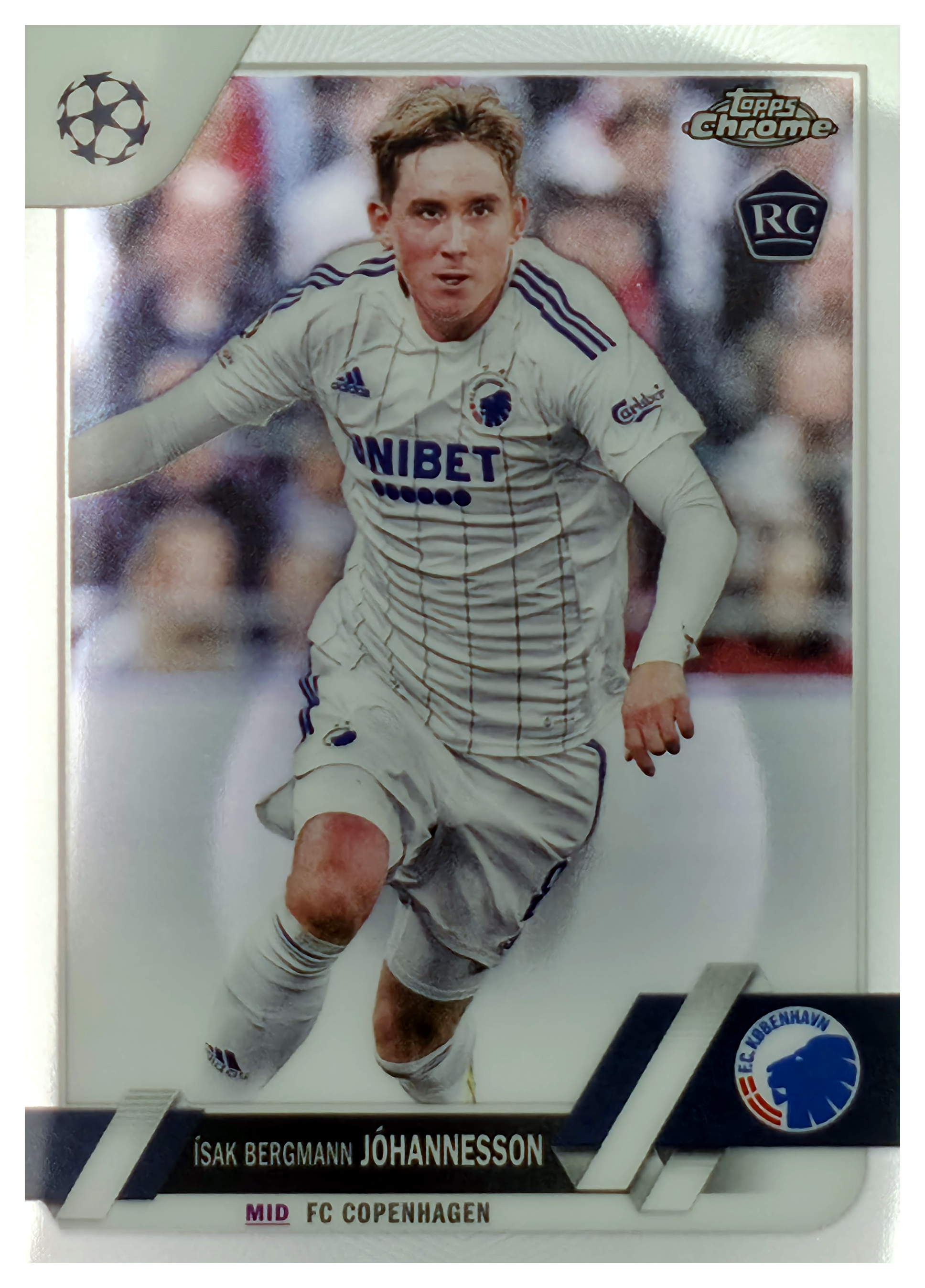 Ísak Bergmann Jóhannesson - Topps Chrome UEFA Club Competitions Base Set 2022-23, Nr. 189 – Rookie Card (Art.-Nr. SG105832)