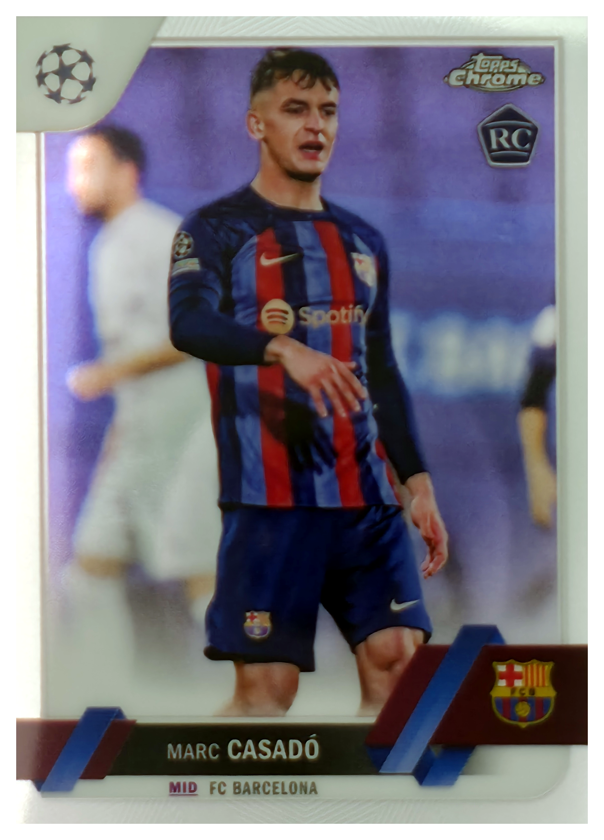 Marc Casadó - Topps Chrome UEFA Club Competitions Base Set 2022-23, Nr. 104 – Rookie Card (Art.-Nr. SG105890)