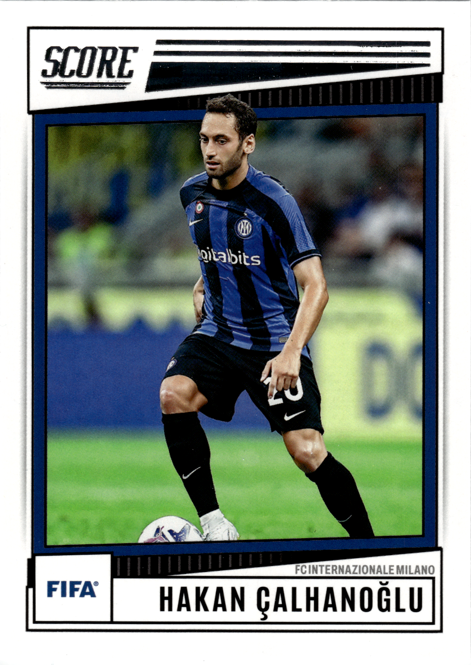 Hakan Çalhanoğlu - Panini Score FIFA Base Set 2022-23, Nr. 65 (Art.-Nr. SG102675)