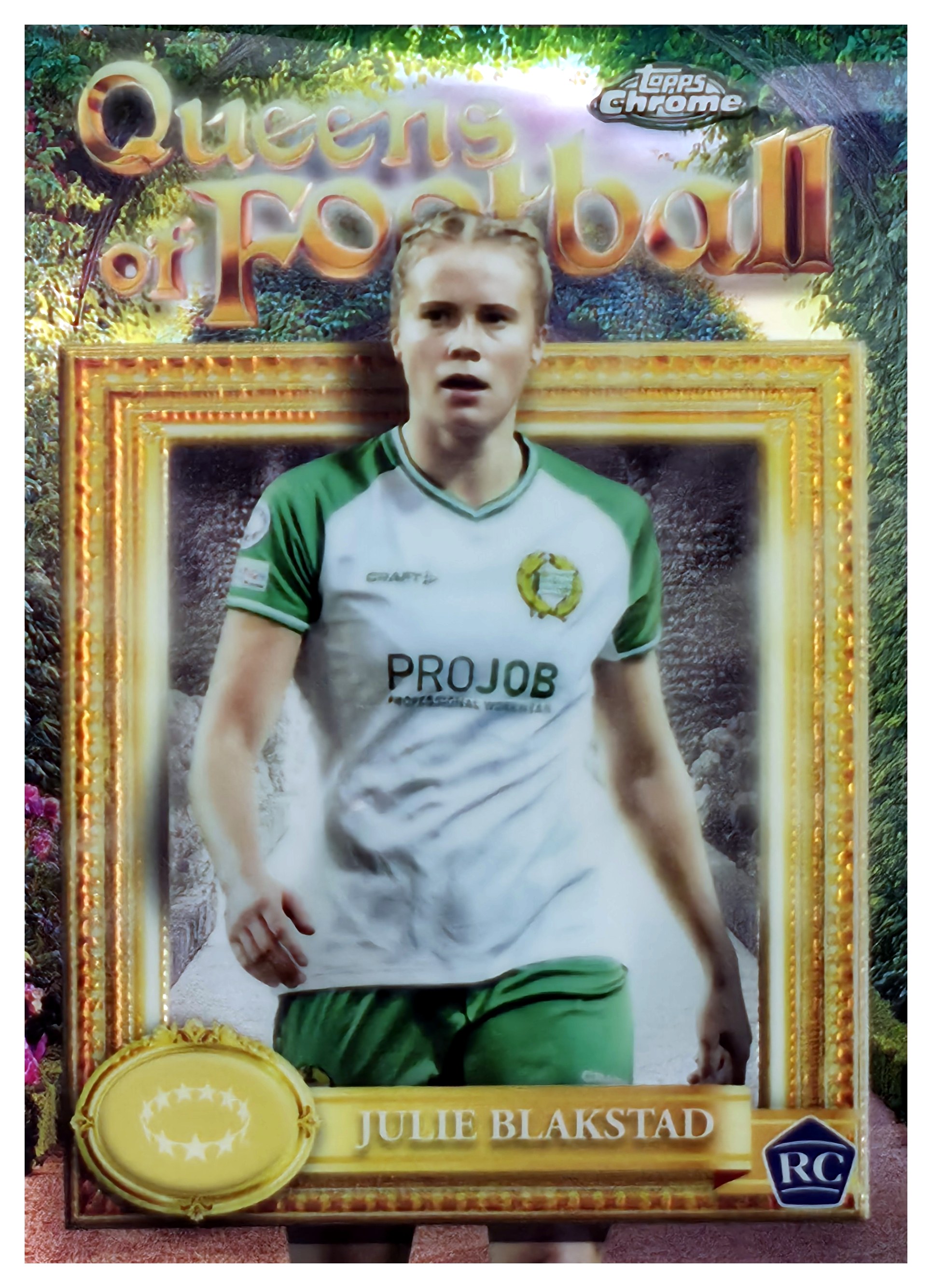 Julie Blakstad - Topps Chrome UEFA Women's Champions League Queens of Football 2025-26, Nr. QF-14 – Rookie Card, Insert (Art.-Nr. SG110948)